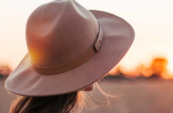 精辟的哲理句子文案带图片