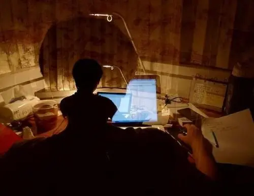 夜里心烦睡不着的句子文案