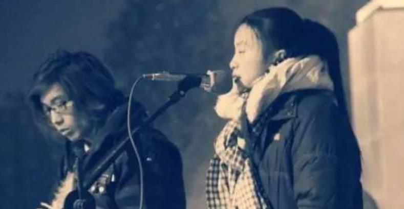 描写街头歌手的句子文案