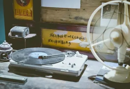 雨天朋友聚会的句子文案