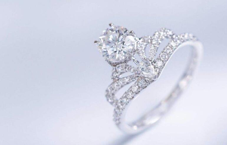 婚戒发朋友圈怎么说