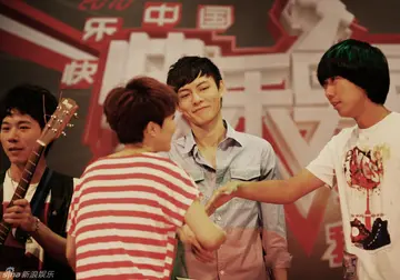 描写腼腆的句子文案