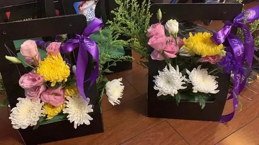 插花图片发朋友圈怎么说