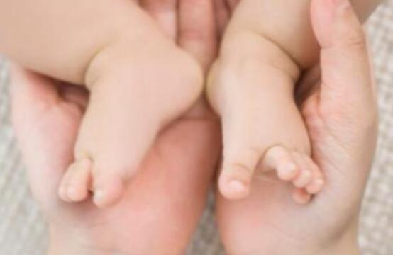 新生儿出生朋友圈说说文案