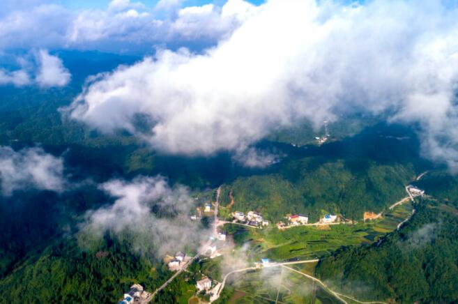 热爱祖国的简短句子文案40字