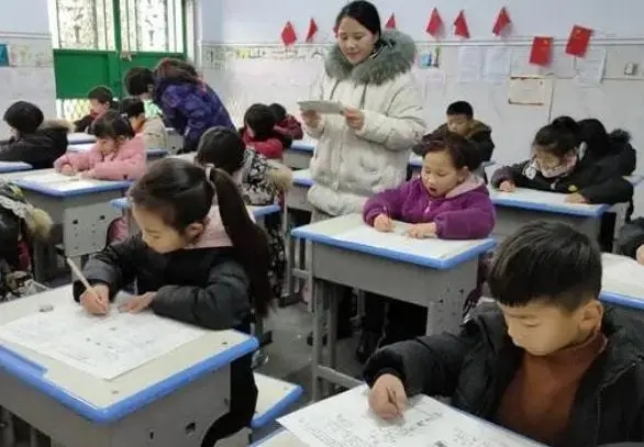 形容老师的四字词语