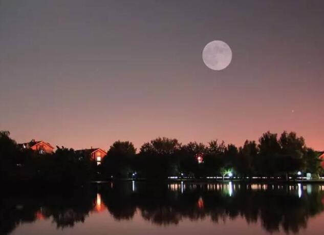 夜晚河边散步夜景诗句文案