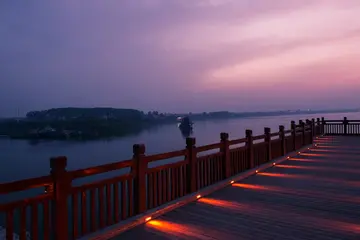 江边夜景的心情说说文案