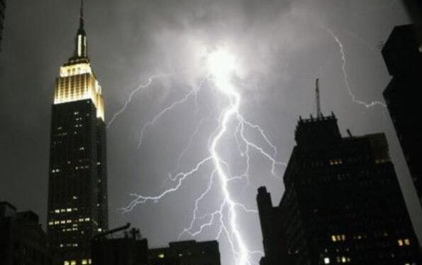 电闪雷鸣的夜晚心情说说文案