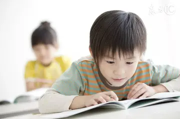 形容小男孩聪明帅气的诗句文案