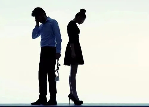 一个离婚男人发伤感语录文案