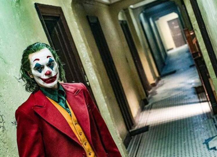 小丑的世界自嘲的语句文案