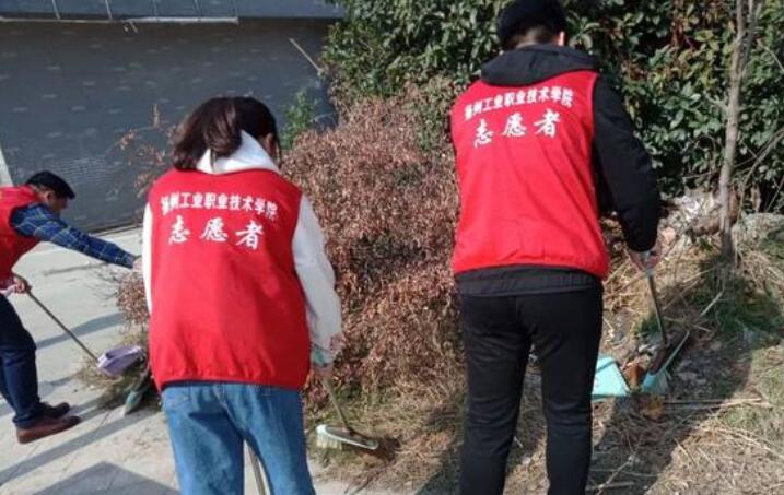 描写大学青年志愿者的句子文案