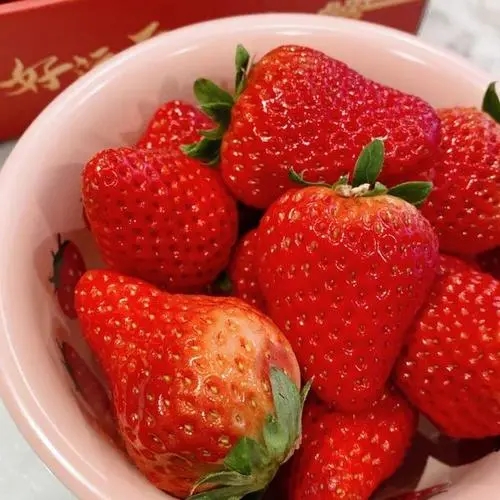 朋友圈晒吃草莓的短句