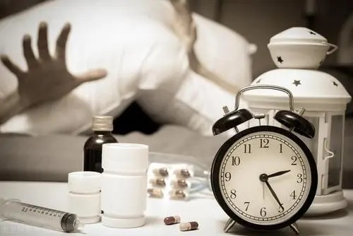 睡不着吃安眠药的说说文案