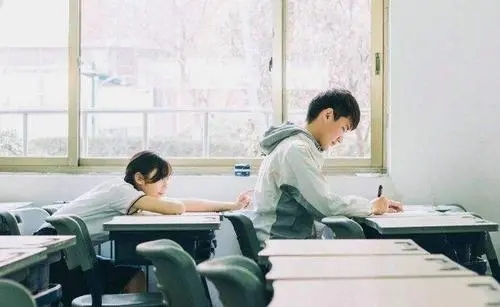 关于校园青春的唯美句子文案