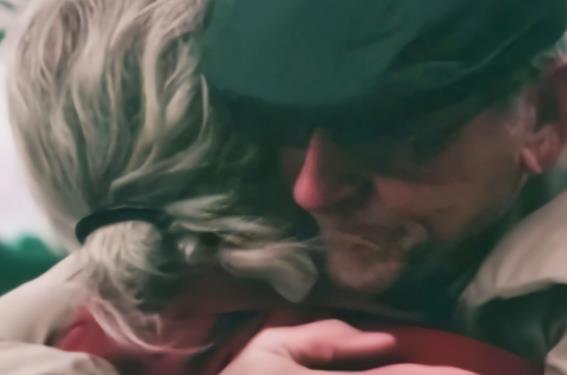 两个人在一起很开心的文案