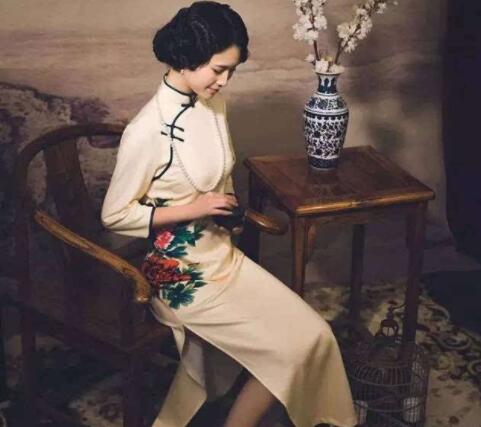 一句话赞美穿旗袍女人