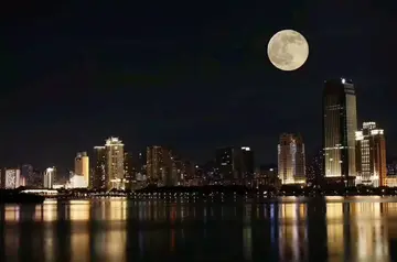 晚上的夜景美的说说文案