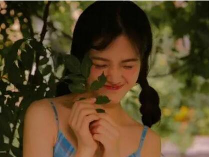 描写女生害羞的一段话