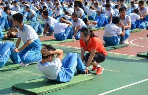 体育中考怎么发朋友圈