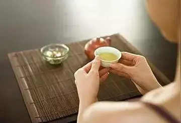 女人与茶优美句子文案