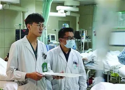 描写急诊医生的句子文案