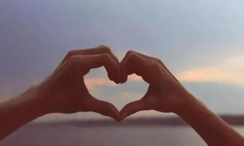 情侣表达爱意的英文句子文案