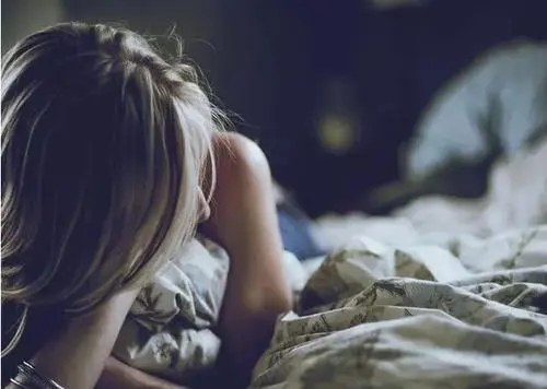 形容一个人失眠的句子文案