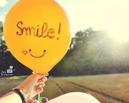 形容一个人笑容甜美的句子文案