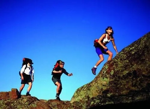 爬山朋友圈配文字