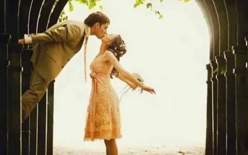 古代写亲吻唯美句子文案