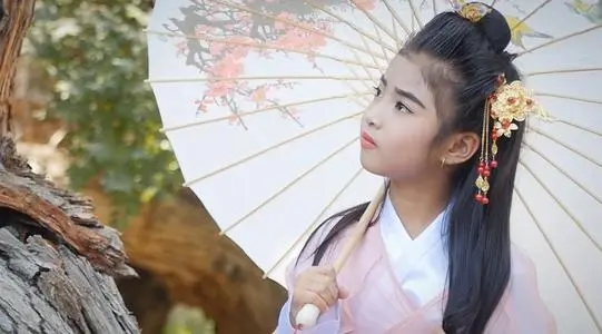 第一次穿古装简短说说文案