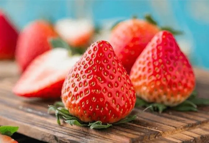 关于草莓的撩人句子文案