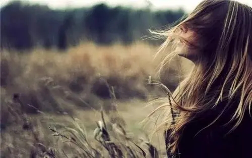 自己把自己弄伤了说说文案