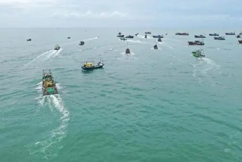 坐船出海发朋友圈的搞笑句子文案