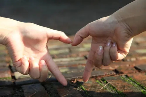 两个人在一起美好的搞笑说说文案