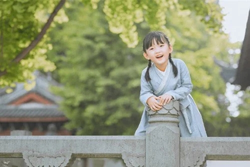 形容小女孩有灵气诗句文案