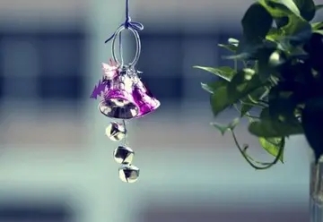 描写风铃被风吹起的句子文案