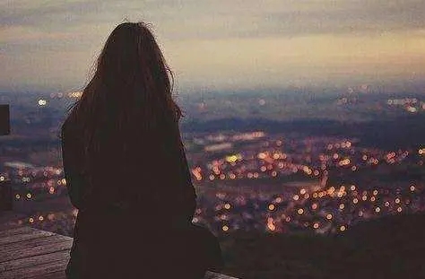 夜晚一个人害怕的心情说说文案