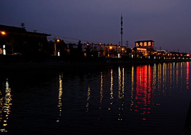 夜晚河边散步夜景诗句文案