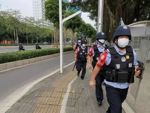 致敬警察辛苦执勤的句子文案