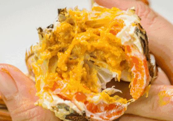 吃螃蟹的心情说说文案配图