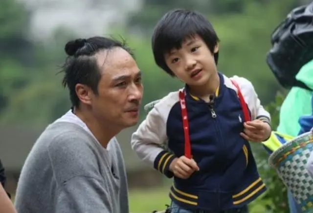 形容小男生腼腆乖巧的句子文案