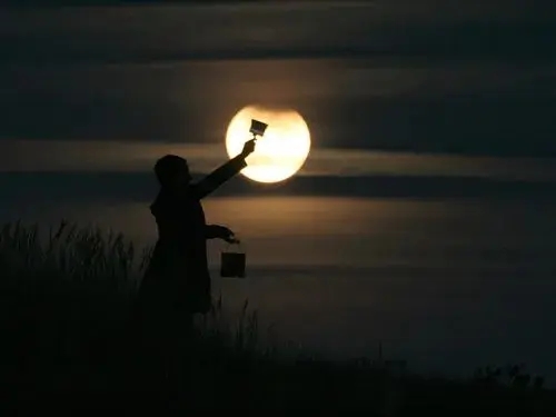 月亮的朋友圈说说文案