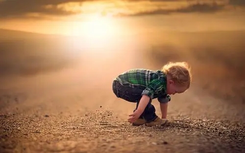 刚出生女孩怎么发朋友圈