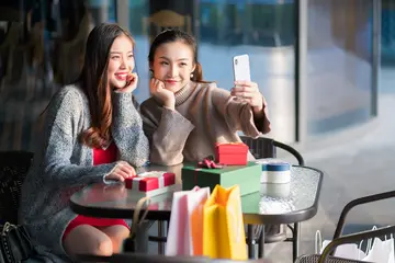 形容女人疯狂购物的句子文案