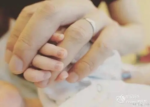 宝宝出生报喜短信范文