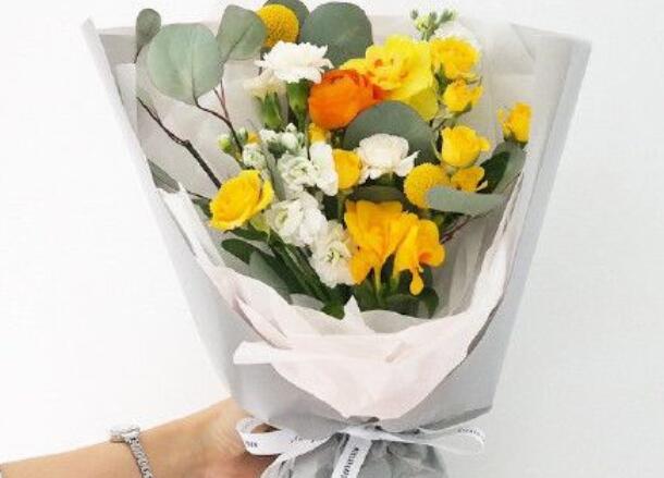 买一束花送给自己的说说文案