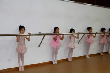 表达跳舞开心的句子文案